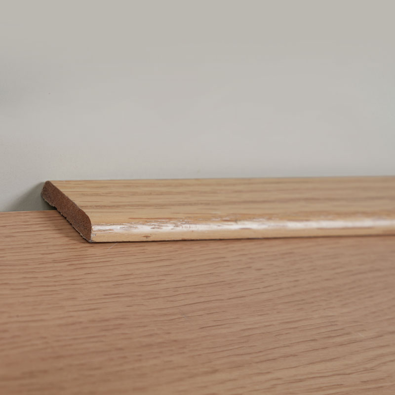 Jalur Peralihan Kayu Pepejal (Dibalut dengan Venir Oak Merah + Cat) - Warna Oak 6/25' x 1 3/8'