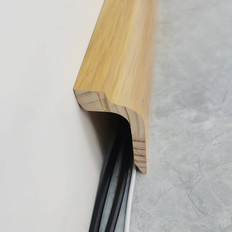 Papan Skirting Kayu Pine (Dibalut dengan Venir Oak Putih + Cat) - Warna Oak 1 3/5'x3 5/9'